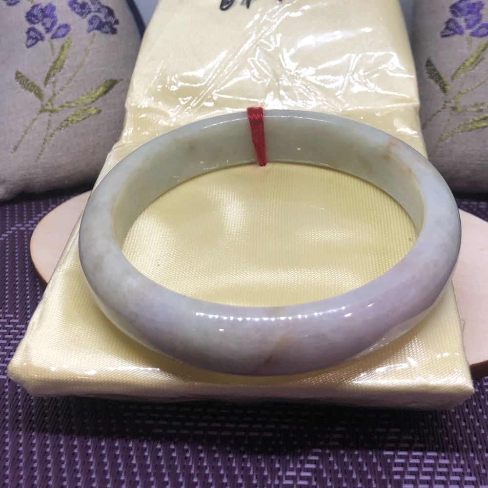 61.7mm light lavender, light sand & white bangle